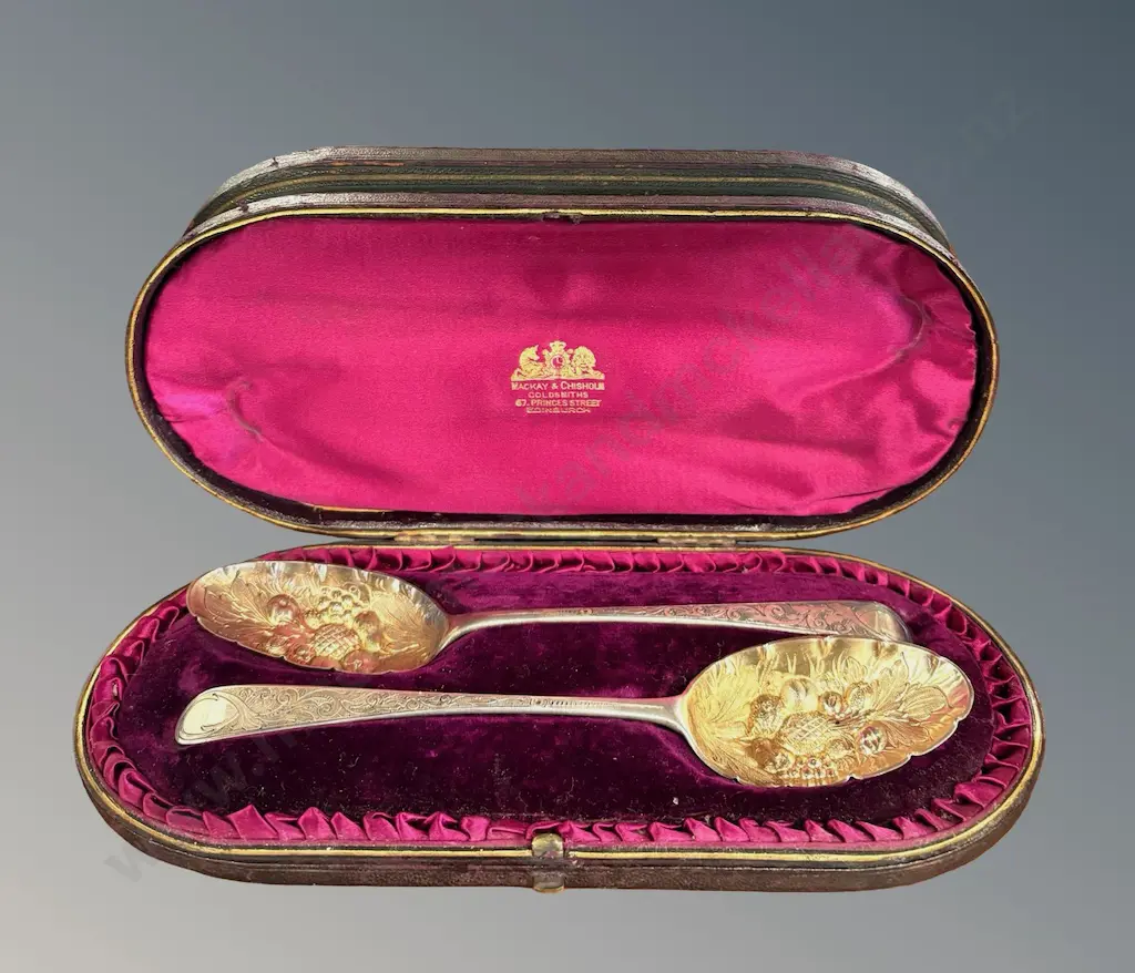 Leather Cased Pair of Sterling Silver Berry Spoons, Mackay & Chisholm Goldsmiths, Edinburgh, TW95gms Image 1++