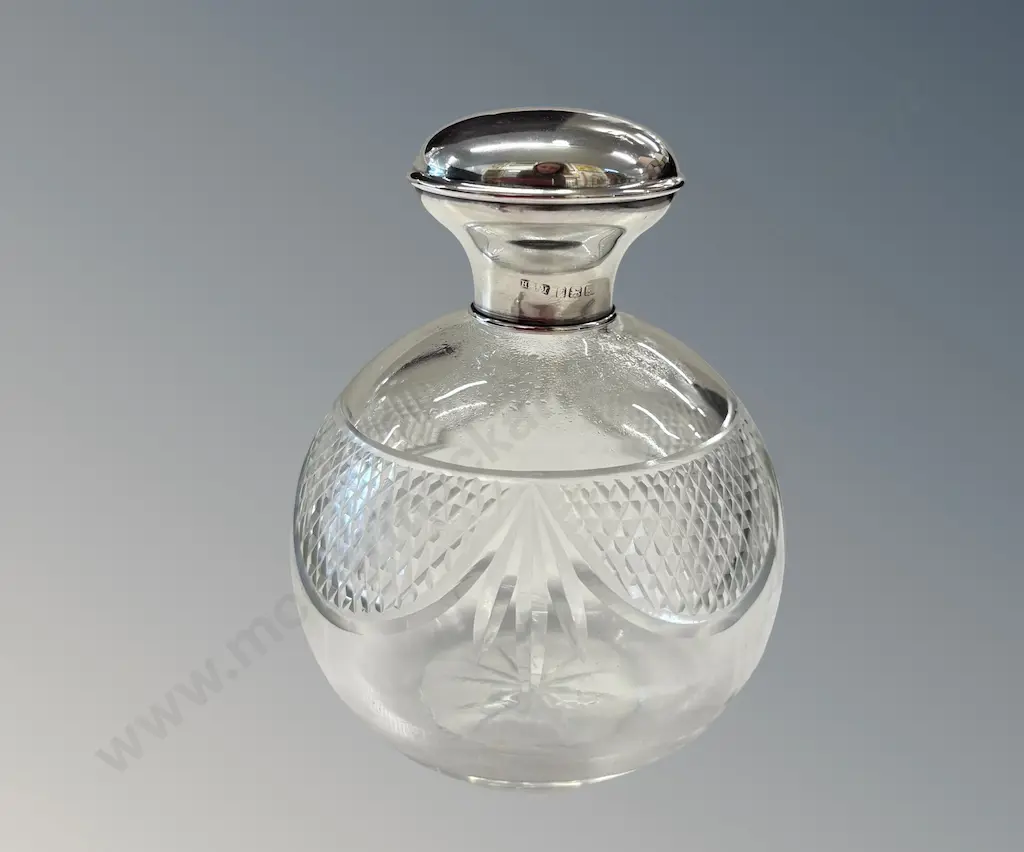 Sterling Silver Mounted and Crystal Scent Bottle, 11.5cm Image 1++