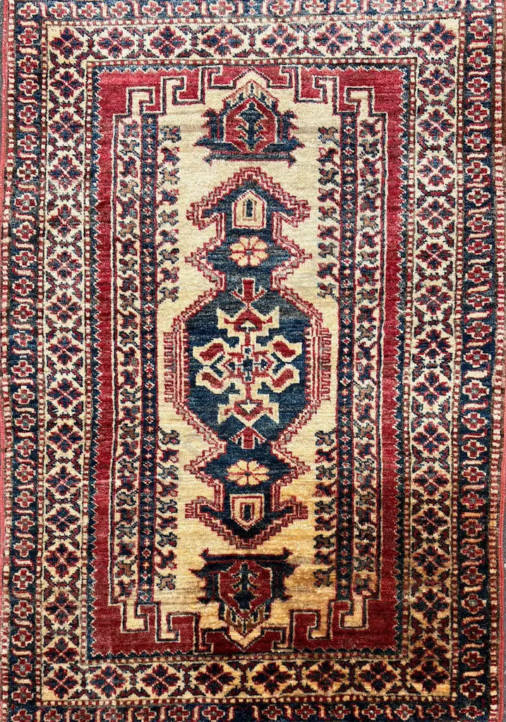 Persian Rug - Pinks, Blues and Cream Tones 123x85cm Image 1++